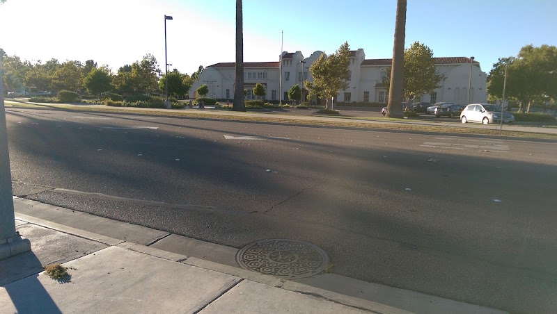 Tracy High photo
