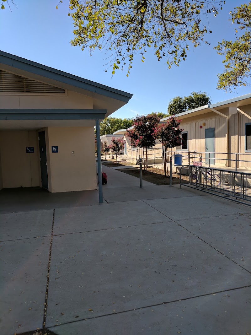 Cole Elementary photo