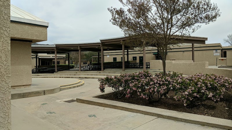 Red Oak Elementary photo