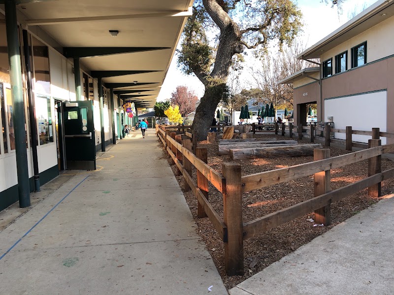 White Oaks Elementary photo
